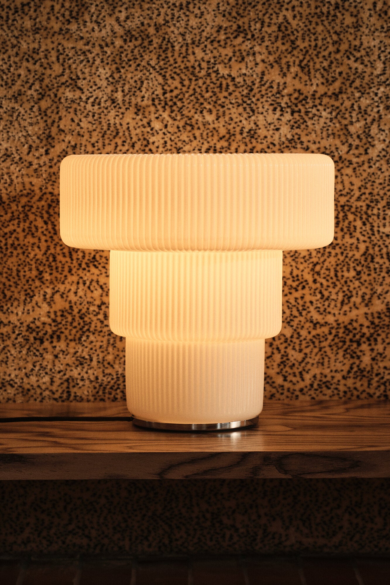 Ripple bordlampe, H28 cm - hvid